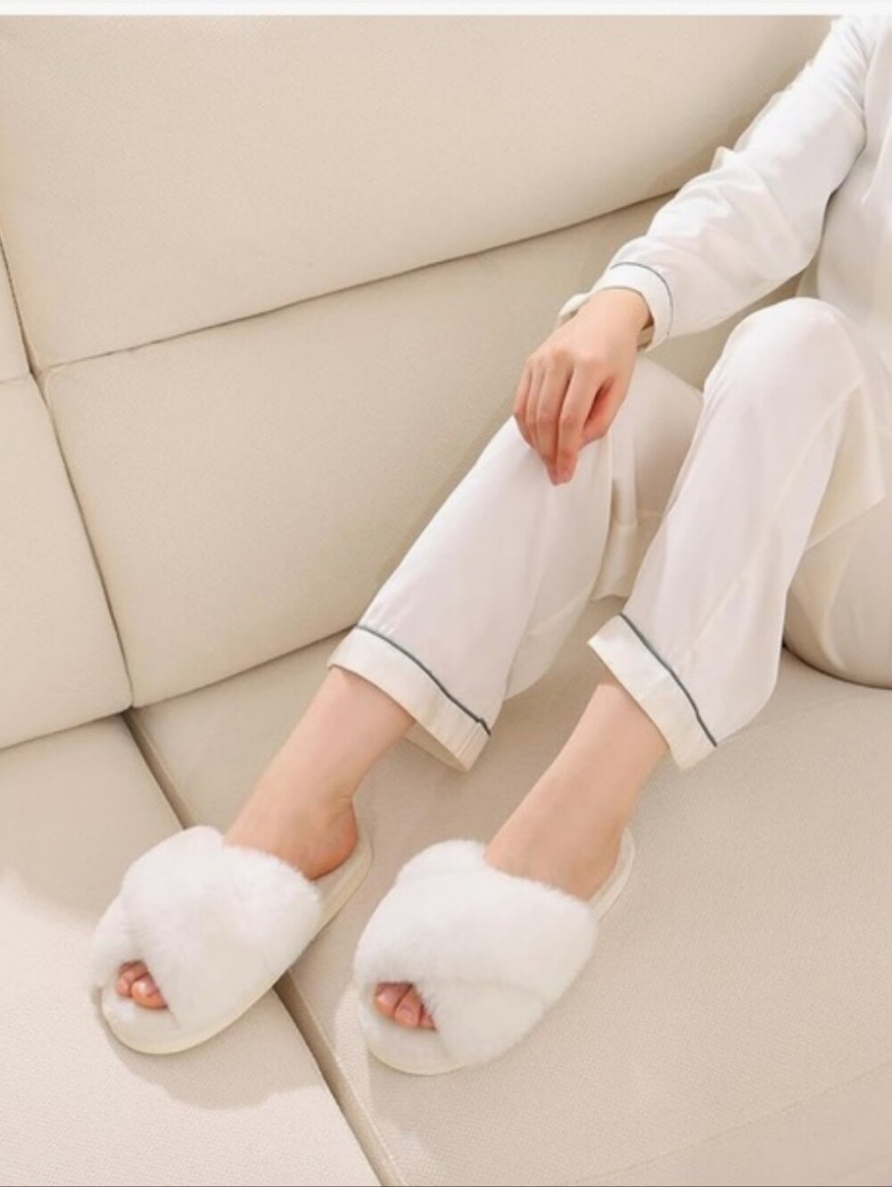 Women's White Faux-Fur Slide Slippers – Plush Cozy Home Slides